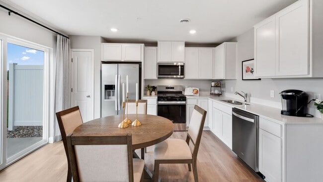 13720 Kaylemore Trail, Rosemount, MN 55068 - photo 7