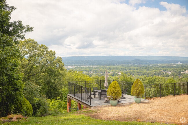 Find views into Downtown Chattanooga from Brainerd's Missionary Ridge.