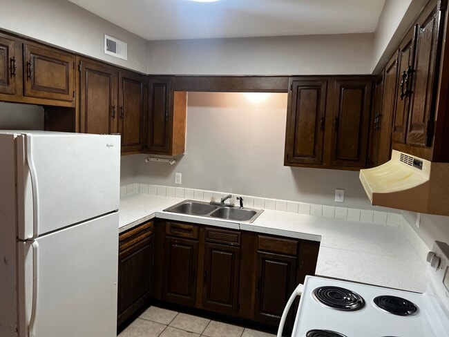 1616-1634 W 42nd St, Davenport, IA 52806 - photo 3