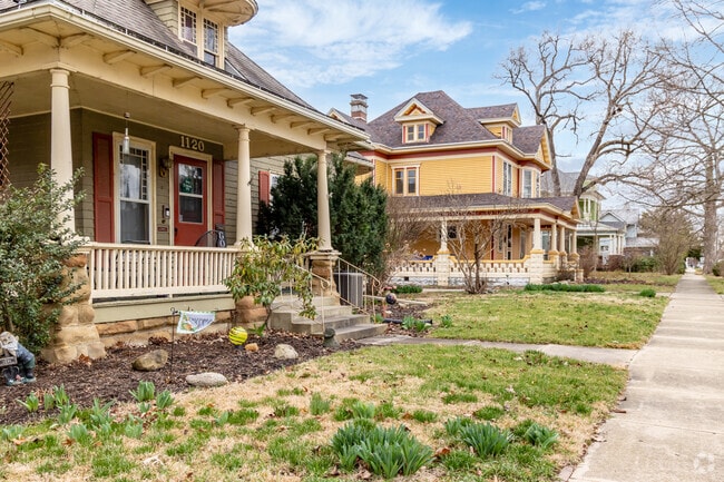 Bungalows and cottages near Charleston's center can date back to the late 1800s.
