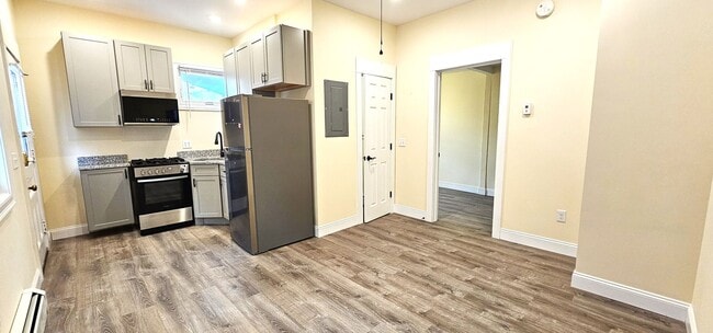 207 S Union St unit 207 South Union St, Burlington, VT 05401 - photo 3