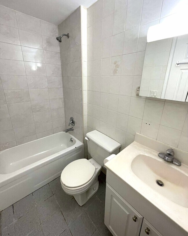4152 71st St unit 1 bedroom apartment, Woodside, NY 11377 - photo 6