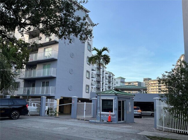 River Run South Condo, Miami, FL 33125 - photo 3