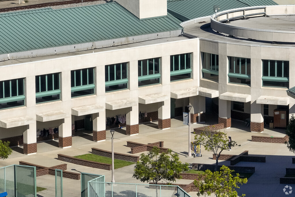 Jim Thorpe Fundamental Elementary has a modern campus in Santa Ana.