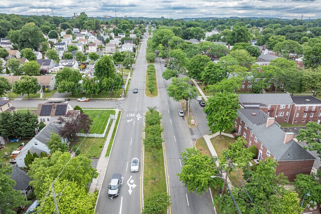 Allwood Avenue runs through the middle of the neighborhood.