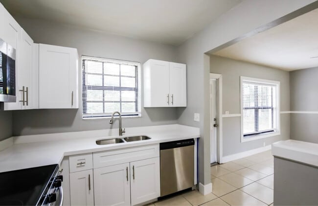 15321 NW 60th Ave, Hialeah, FL 33014 - photo 7