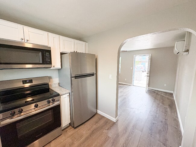 1110 E Highland Ave unit 7, Phoenix, AZ 85014 - photo 6