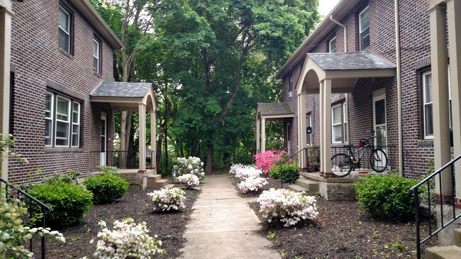 5710 Beacon St unit B, Pittsburgh, PA 15217 - photo 2