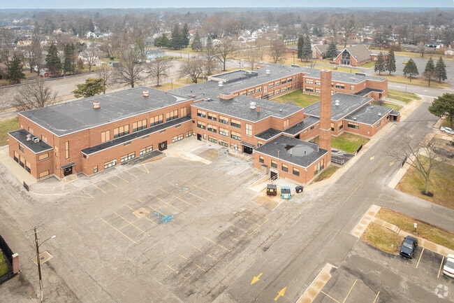 Washington Junior High School recieved a C from the school grading website Niche.