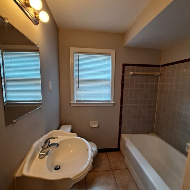 1615 Gilson Rd, Memphis, TN 38117 - photo 7