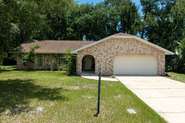Many ranch homes in Hamlet are adorned with brick or stone-front facades.