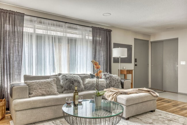 9035 SW Monterey Place, Portland, OR 97225 - photo 7