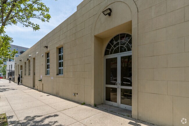 Courses at Yeshiva Birchas Shmuel challenge and encourage children to learn.