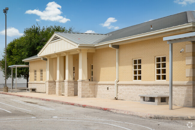 Enjoy learning in the inspiring atmosphere of Andrew Briscoe Elementary.