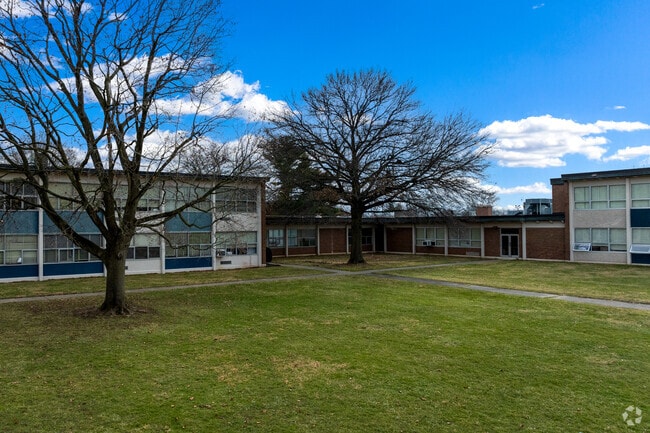 Warner Middle School has a student to teacher ratio of 21 to 1.
