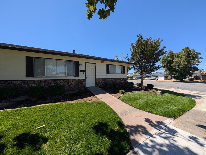 1551 Memorial Dr unit 2, Hollister, CA 95023 - photo 1