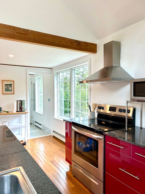 67 Regatta Dr, Freeport, ME 04032