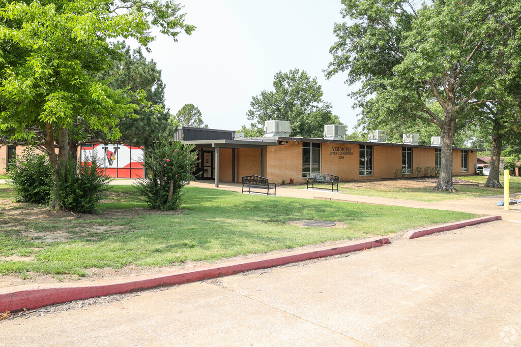 Verdigris Upper Elementary serves students in 4th and 6th grades.
