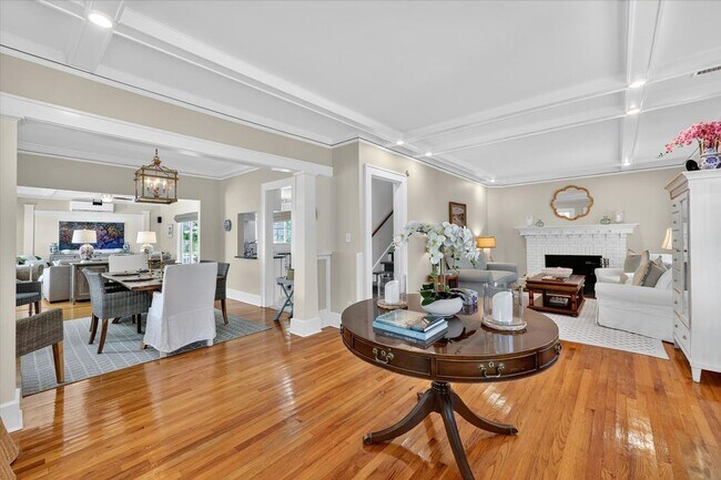 235 10th Ave N, Saint Petersburg, FL 33701 - photo 5