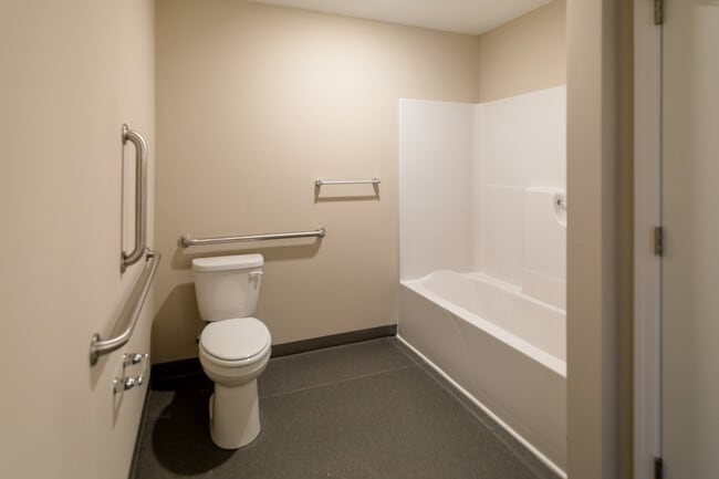 Anderson Green I, Cedar Rapids, IA 52404 - photo 5