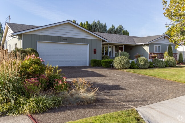 Most ranch style homes in Northlake-Corman feature attached garages.