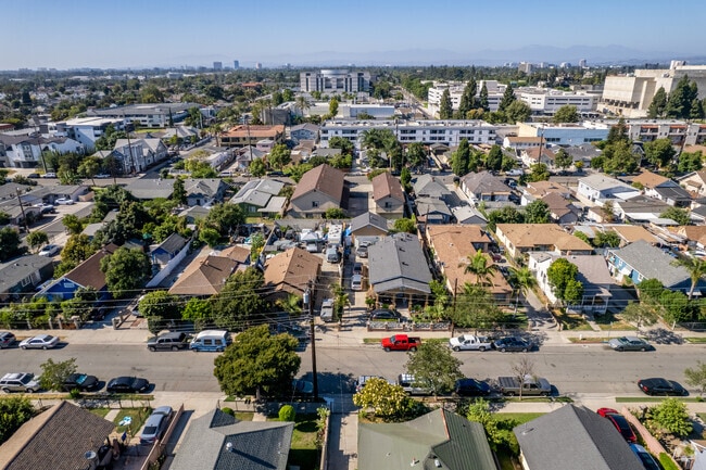 Pico-Lowell has a combination of single-family homes and apartments to live in.