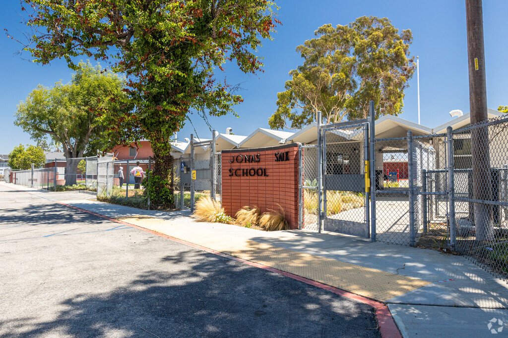 Students work collaboratively in a safe environment at Salk School in Los Angeles.
