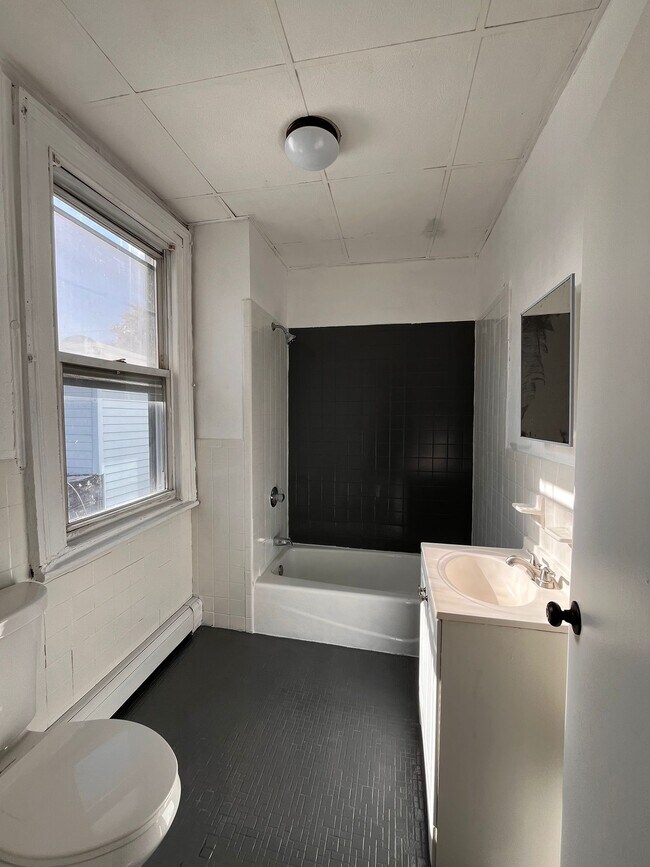 112 Linden Ave unit 2, Jersey City, NJ 07305 - photo 3