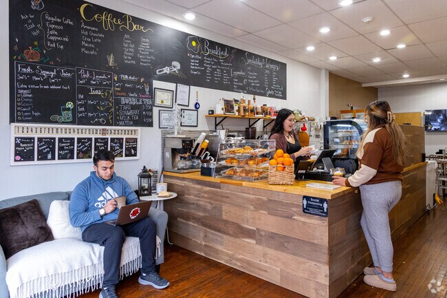 Kearny Cafe in Arlington, where deliciousness and comfort come together in one place!