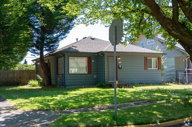Saint Helens features cozy Craftsman-style homes with charming details and shaded yards.