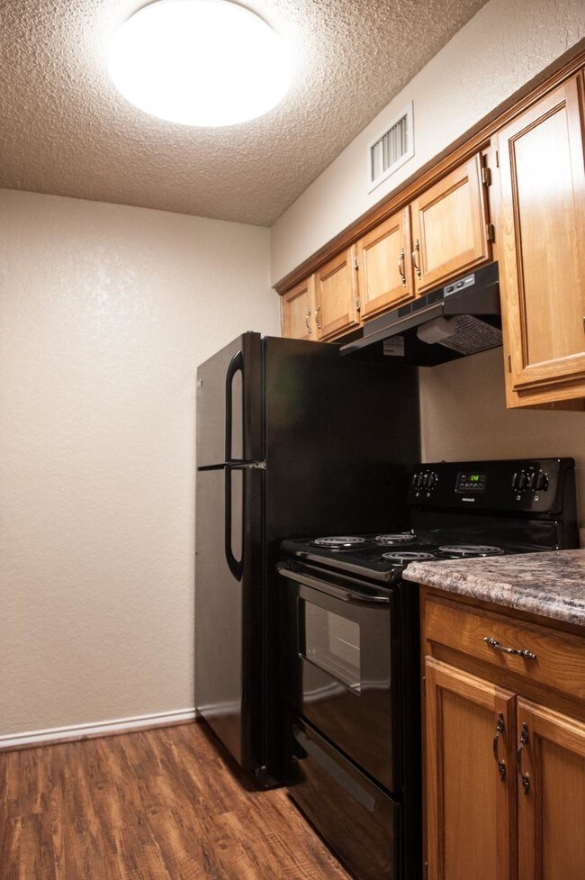 115 Bernard St unit 4, Denton, TX 76201 - photo 5