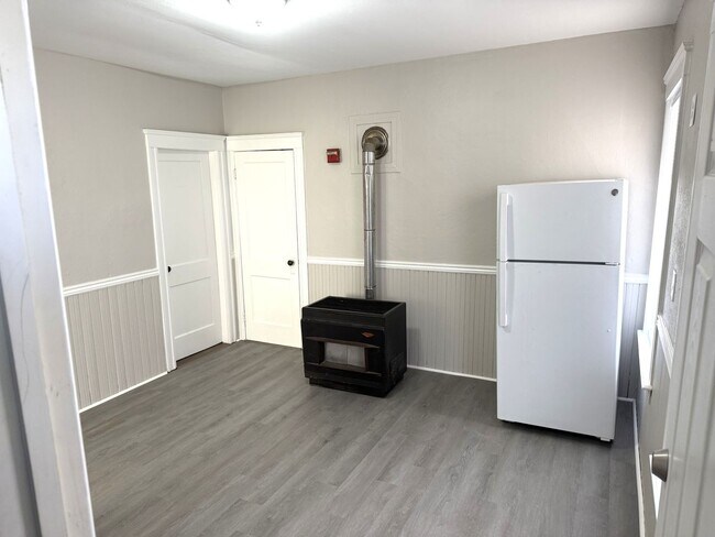 28-30 Knight St unit 3R, Central Falls, RI 02863 - photo 4