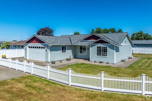 Updated ranch style homes with neatly fenced yard is common in Bay City.