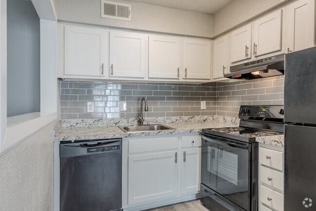 2BR, 2BA - 1,285SF - Kitchen