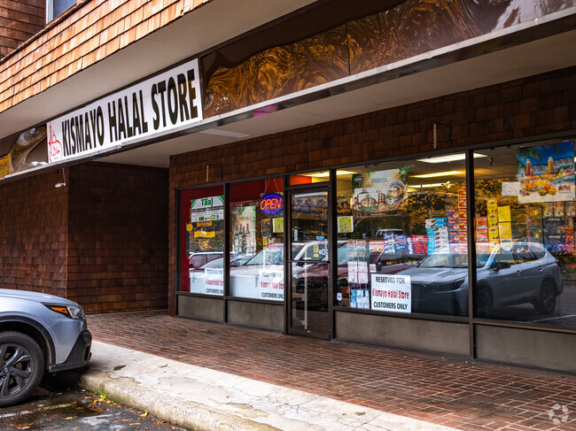 Halal Grocery offers a variety of Mediterranean items to the Far Southwest neighborhood.