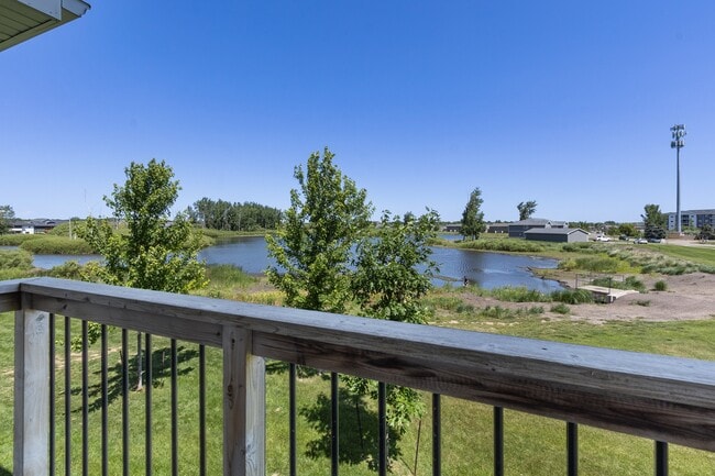 The Meadows on Graystone, Sioux Falls, SD 57108 - photo 2