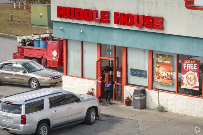 Highway 27 offers diverse dining options near Blue Spring.