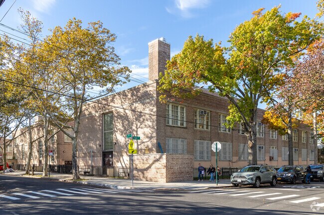 Q252 The Queens School of Inquiry was founded in 2005.