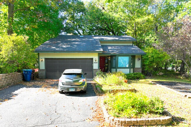 Mound homes typically list between $300K and $600K, with lakefront options higher.