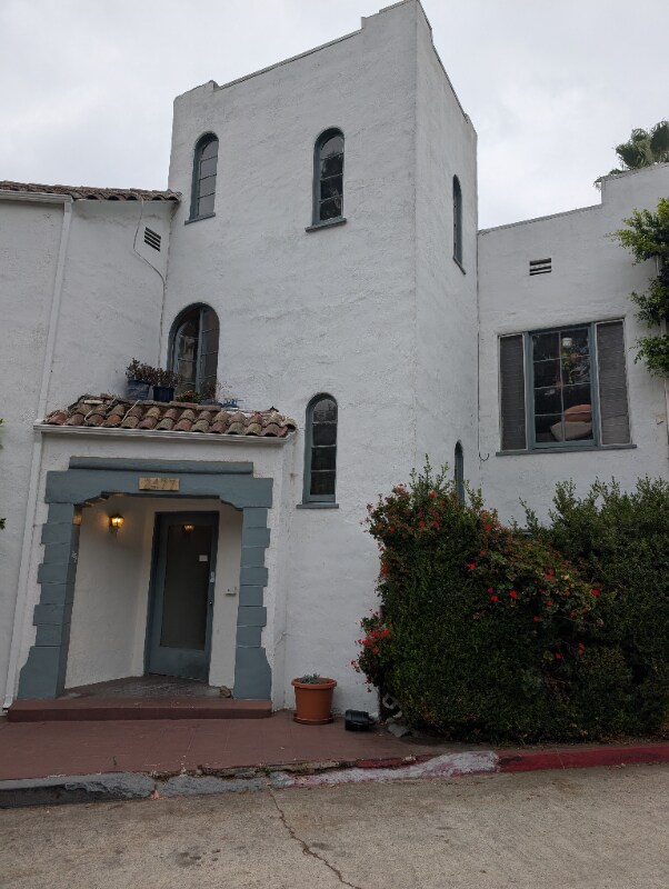 2477 Cheremoya Ave Unit 202, Los Angeles, CA 90068