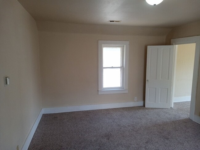 135 Everett St unit Upper, Toledo, OH 43608 - photo 6