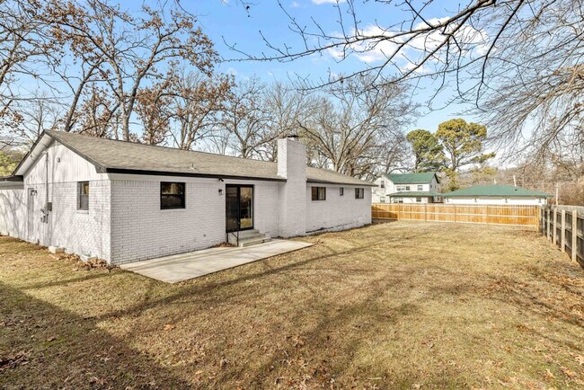 201 N Dogwood St unit ID1241305P, Siloam Springs, AR 72761 - photo 2