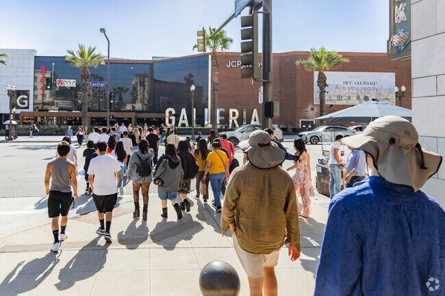 South Glendale residents have the luxury of nearby shopping at the Glendale Galleria.