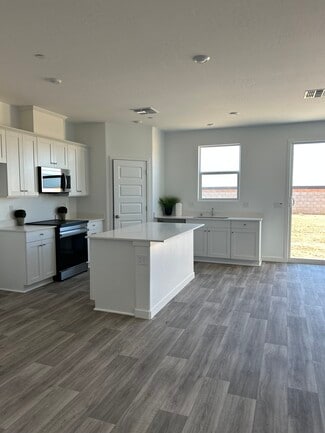 8716 Hamblen Ct, Shafter, CA 93263