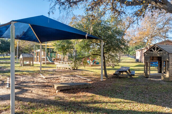 Explore the intersection of Christian faith and academic excellence at St. Thomas School.