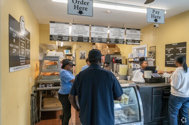 Bear's Den is a great spot for take-out comfort food in the Bealls Hill Historic District.