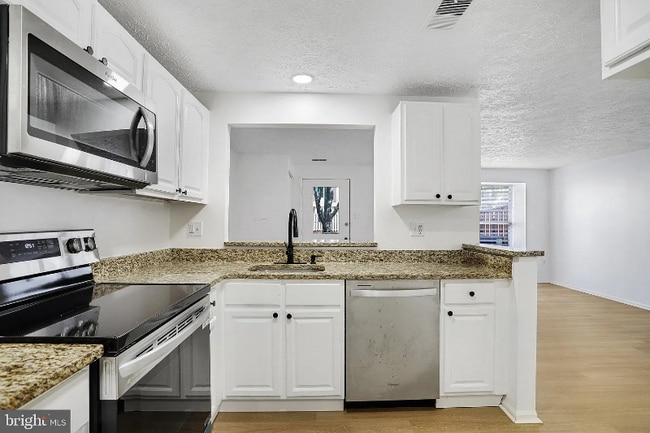 19804 Larentia Dr, Germantown, MD 20874 - photo 6