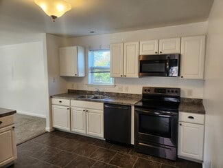 81 Bay View Ave Unit 2, Bristol, RI 02809