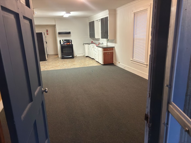 47 Elkins St, Franklin, NH 03235 - photo 3