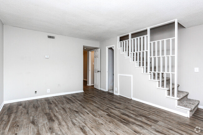 2BR, 1.5BA - 938 SF